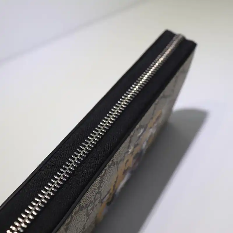 G*u*i brand handbags zip around wallet 1904g0002