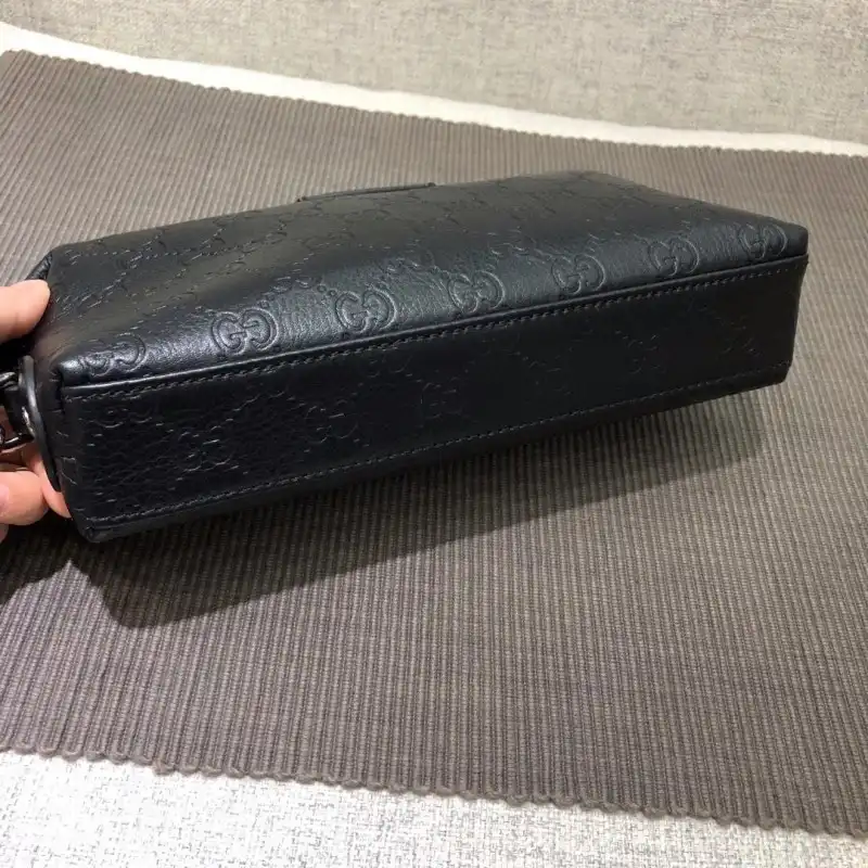 G*u*i bags 1917m0080