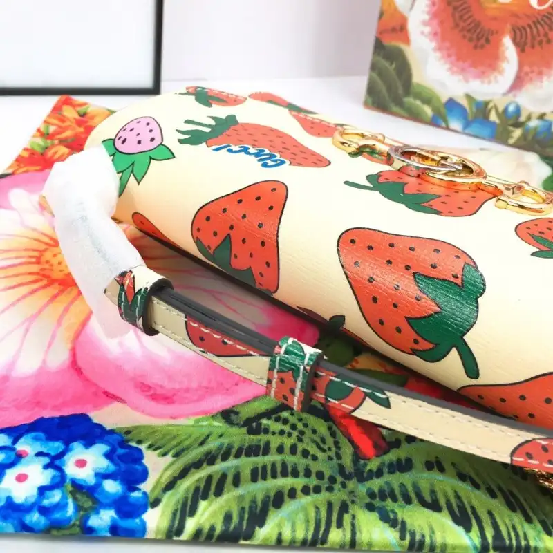 G*u*i bags 19b57b0022