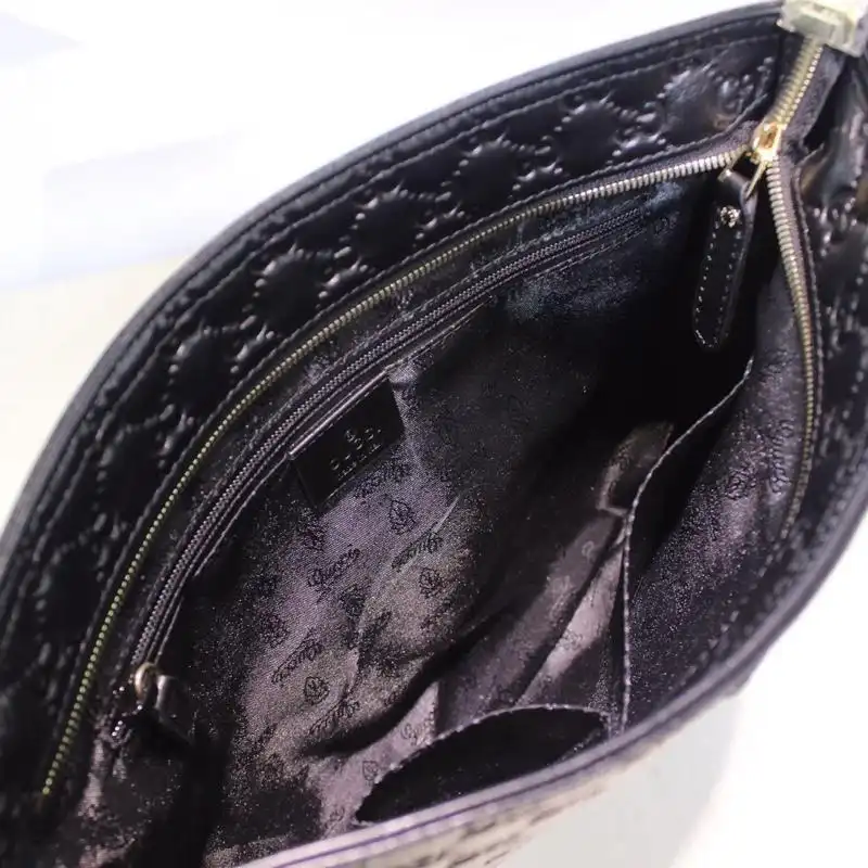 G*u*i messenger bags 19gm0032