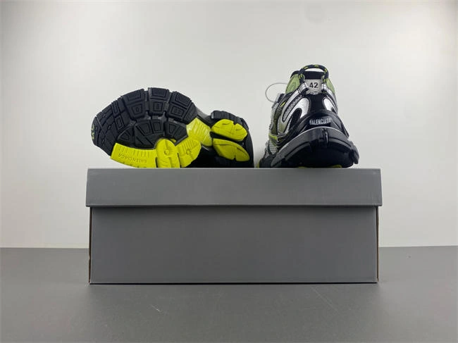 Balenciaga  779066-W3RBXP- TravelReady 4300