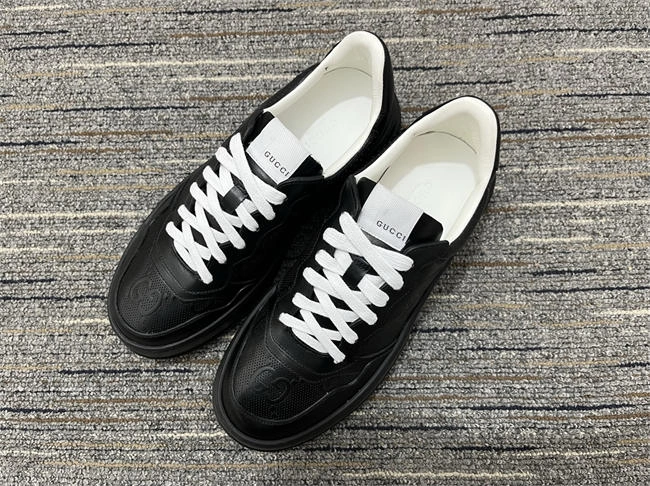 breathable G*u*i low top sneaker 554