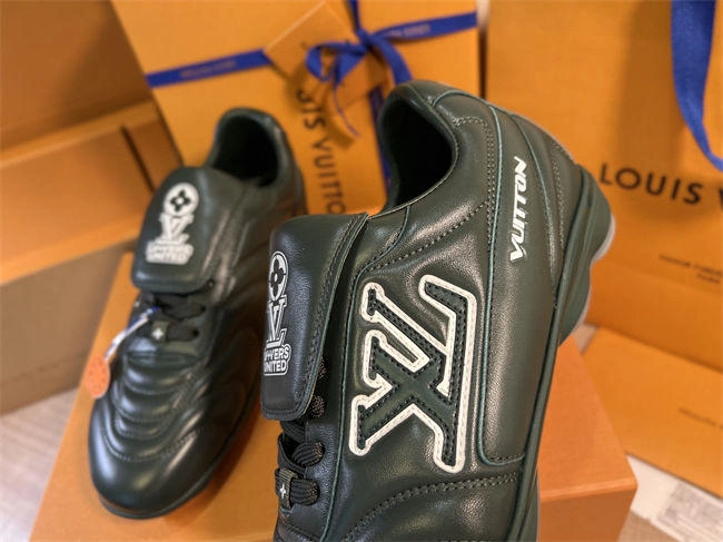 Louis Vuitton Sleek 1667