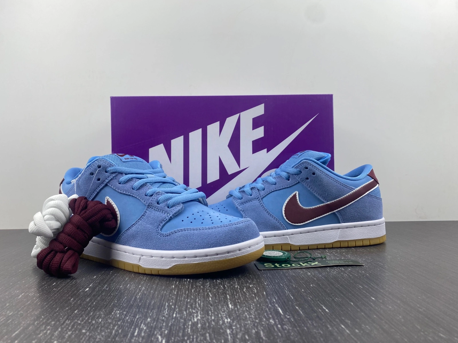 Nike SB Dunk Low Philadelphia Phillies DQ4040- AllSeason 4599