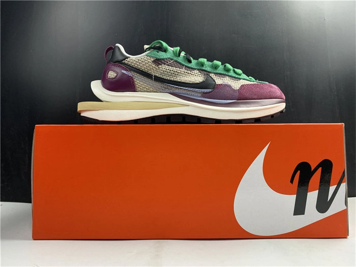 Contemporary Nike Vaporwaffle sacai Villain Red Neptune Green 5230