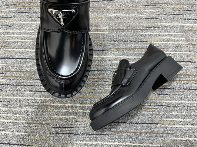 Breathable Prada Loafer Women 3340