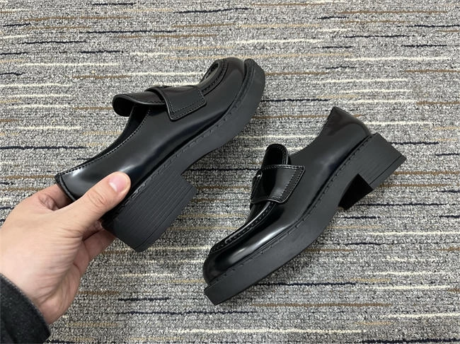 Breathable Prada Loafer Women 3340